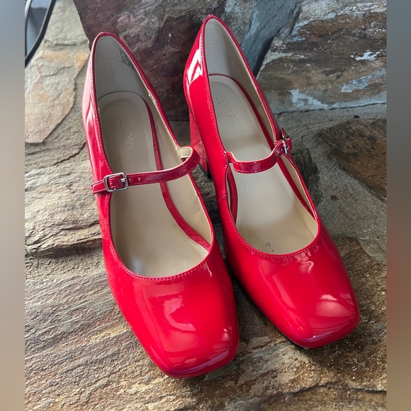 EUC- RED Mary Jane Square Toe Chunky Heel Size 8 - Picture 1 of 6